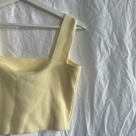 Yellow the label Nuon Light yellow Ribbed Crop Top Size Small NEW