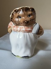 Beswick Beatrix Potter Mrs. Tiggy-Winkle BP2a Gold Oval Figurine Vtg England