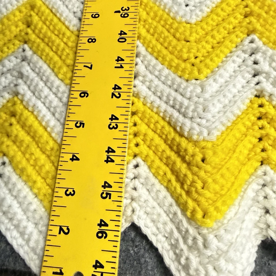"Manta Chevron de ganchillo hecha a mano amarilla blanca ondulación afgana 39x45""" Foto 3 de 4