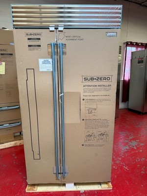 42  Subzero Refrigerator Freezer With Internal Water Dispenser CL4250SIDST (New)