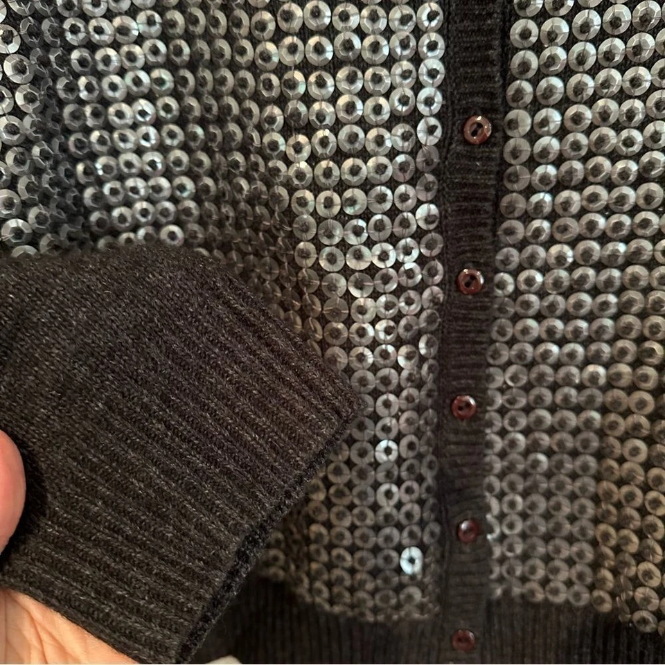 Cárdigan suéter para mujer Beth Bowley mezcla de lana cachemir grande lentejuelas negras Foto 4 de 4