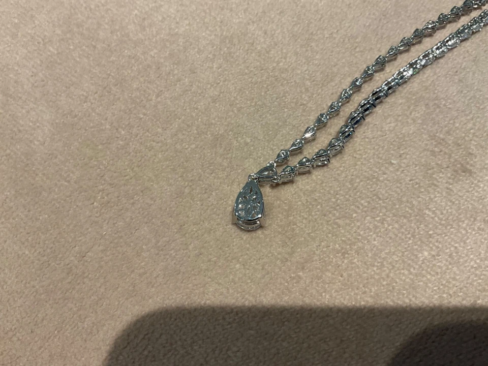 Collar de tenis con pera de diamantes de laboratorio de 13,7 quilates enchapado en platino 925 de 18 pulgadas Foto 4 de 4