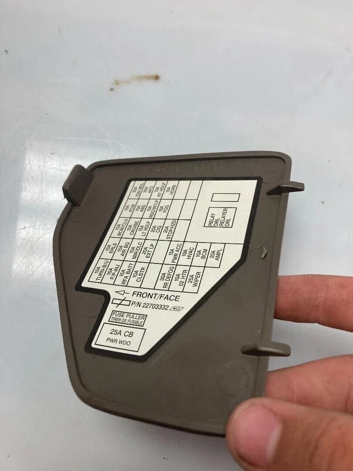 Cubierta de caja de fusibles Pontiac Sunfire 1995-2002 P/N 22592717 original OEM GM tapa de pieza Foto 3 de 4