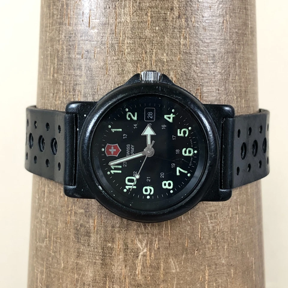 Victorinox Swiss Army Mujer Renegado Goma Cuarzo Analógico 30mm Reloj 7 1/4" Foto 2 de 4