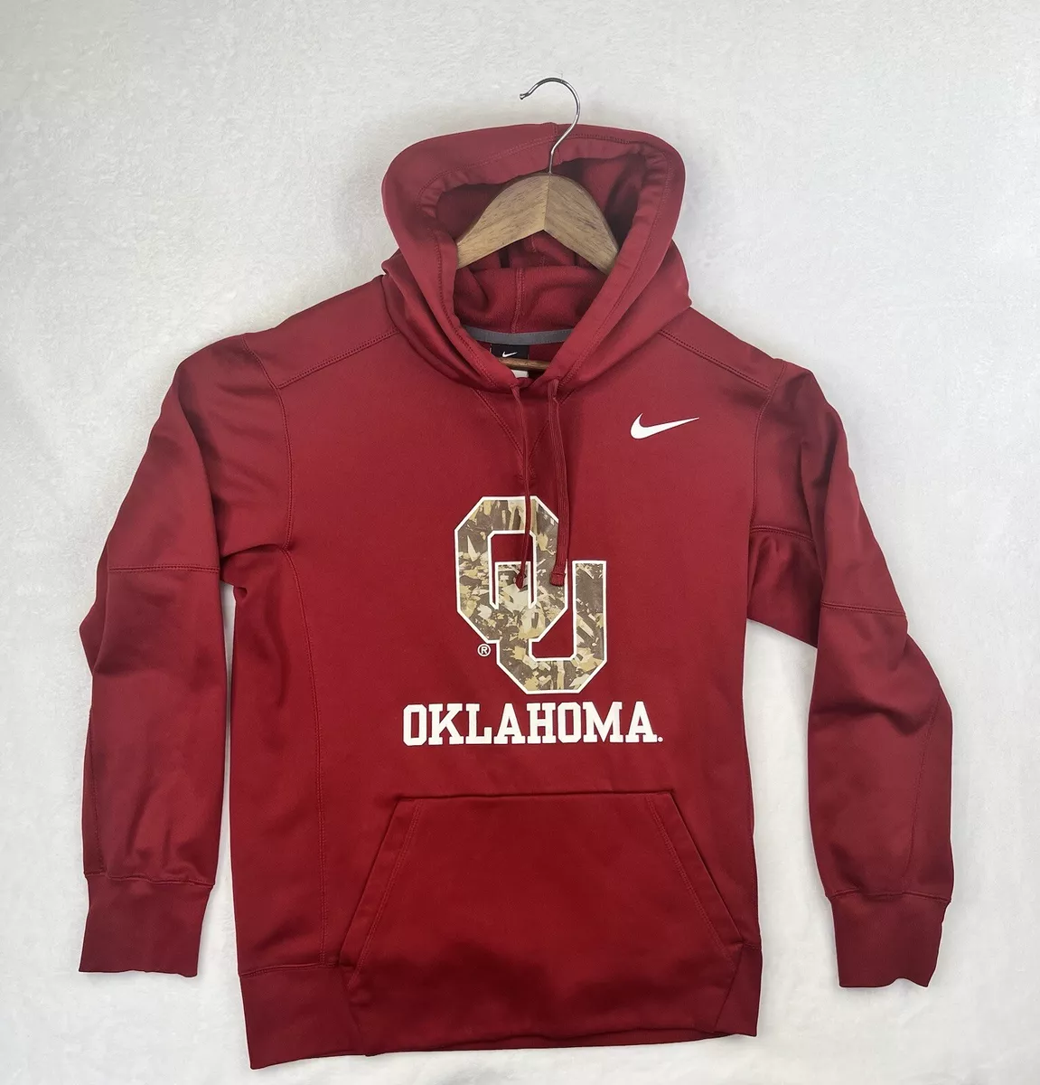 Red nike cheap therma fit hoodie