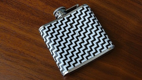 Drambuie New Stainless steel bottle drink flask 5 .oz with zig zag pattern - Picture 4 of 9