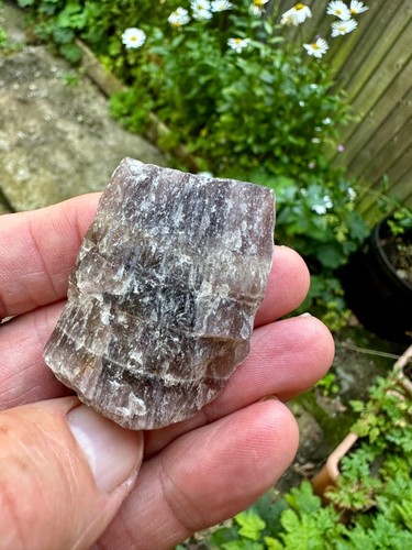 PURPLE BANDED FLUORITE ROUGH UNPOLISHED CRYSTAL STONE 45mm x 33mm ID CARD - Picture 3 of 5