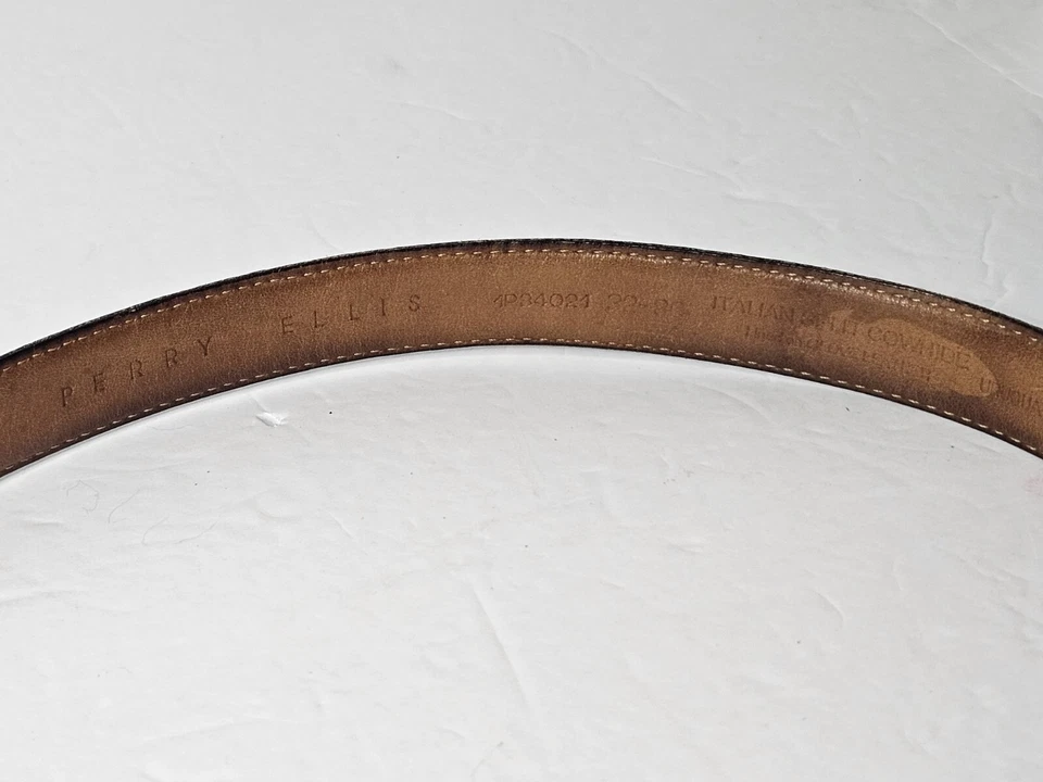 Cinturón Perry Ellis Textura Italiano Cuero de Vaca Hebilla Dorada Grande 37" Borgoña  Foto 2 de 4