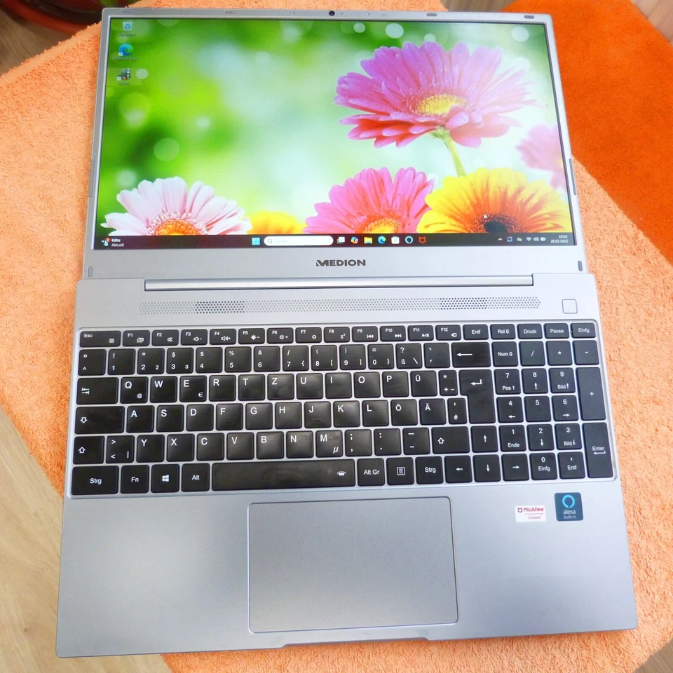 Medion E15407 15 Zoll FULLHD SLIM Ultrabook 1TB SSD I 10 Gen Core i5  Windows 11 - Bild 3 von 4