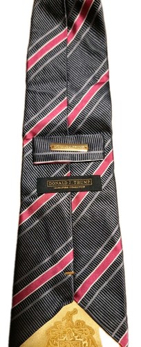 2er Set Donald J. Trump Signature Collection handgefertigte Herrenkrawatten aus 100 % Seide - Bild 16 von 18