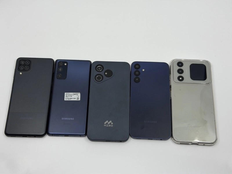 Lot of 5 Android Phones for Parts Repair AS-IS