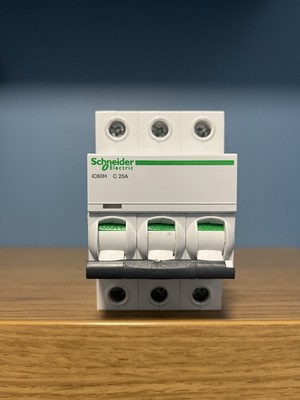 Schneider Electric 25amp Triple Pole MCB C25 A9F54325 iC60H