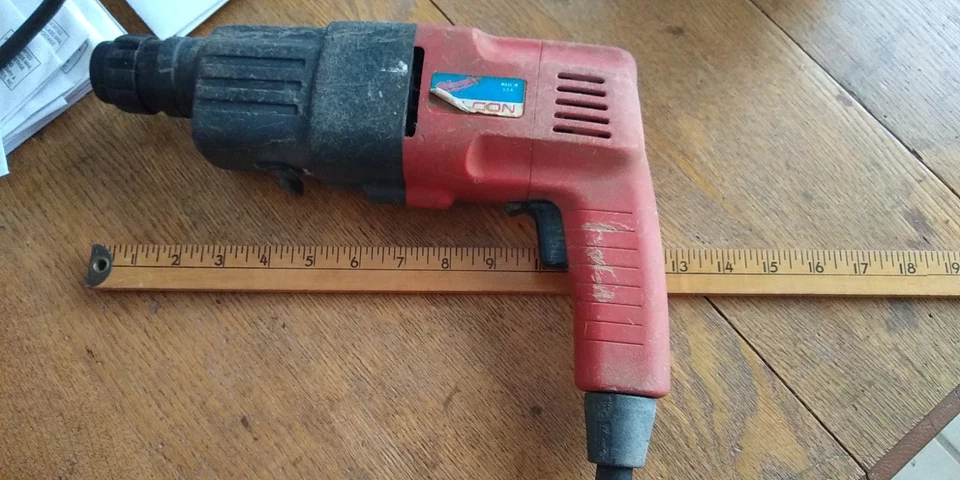 СВЕРЛИЛЬНЫЙ ИНСТРУМЕНТ MILWAUKEE Falcon вращающийся молоток - Изображение 2 из 4