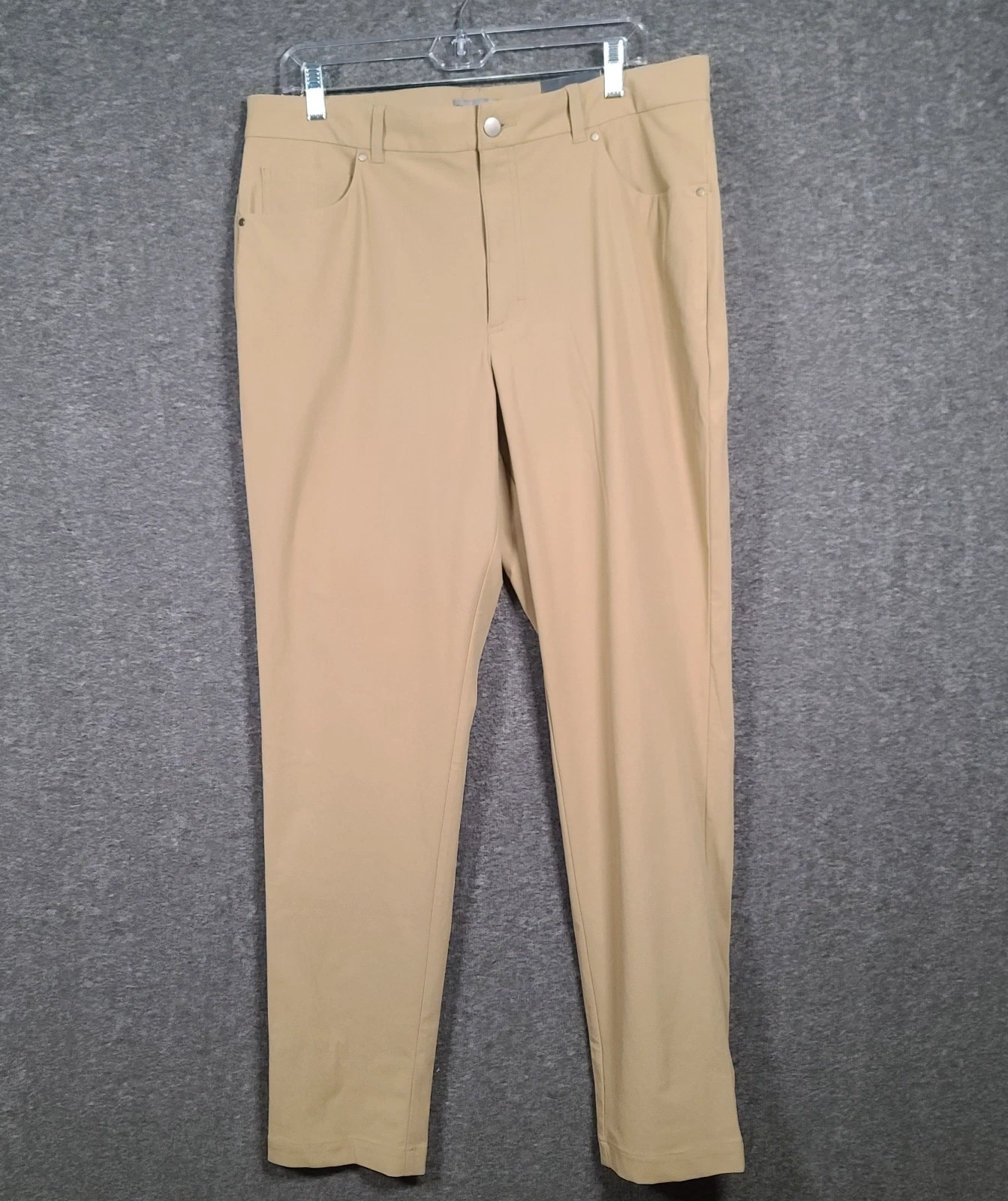 NWT VRST Golf Performance Men's Size 36x32 Limitless Stretch Slim Tan Pants