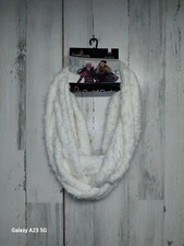 NWT Cuddl Duds Woman's Infinity Scarf One Size Fits All White