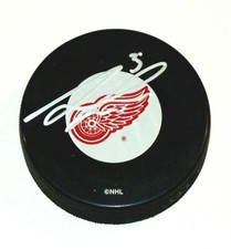 Andreas Lilja Detroit Red Wings Signed Autographed NHL Hockey Puck  A141 