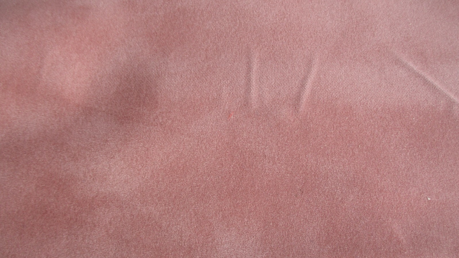 Coupon de tissu suédé vieux rose Alcantara N°23 velours ras pour loisirs créatifs et ameublement