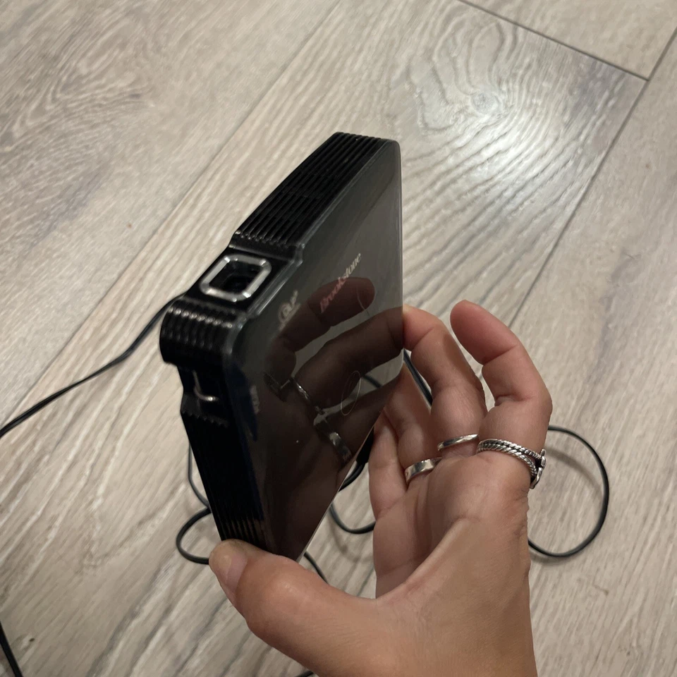 Mini Proyector Brookstone Pocket 100 Lúmenes 1080p (801143 UNIDAD Y ADAPTADOR SOLO H03 Foto 4 de 4