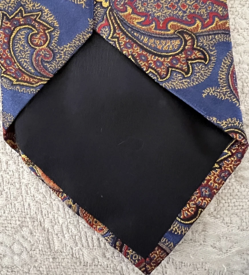 Gravata de seda Barney’s New York paisley azul e dourada feita à mão na Itália estampa - Imagem 3 de 4