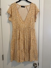 Urban Outfitters Yellow White Floral V-Neck Short Sleeve Short Dress M