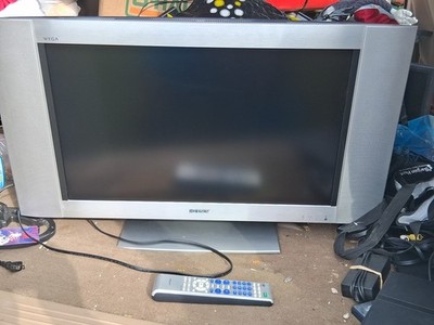 Sony WEGA 26  LCD Retro Gaming TV KLV-26HG2 - Remote Included (TESTED)