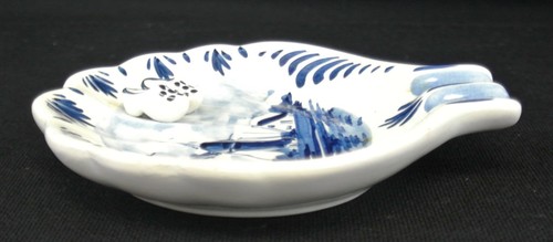 Vintage Delft Blue and White Collectible Ashtray - Windmill and Wooden Clogs - Picture 2 of 8