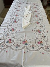 Tovaglia vintage ricamata a mano  a punto croce rara bellezza con 12 tovaglioli