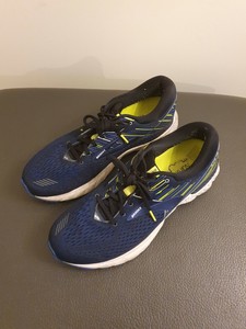 brooks running clothes uk