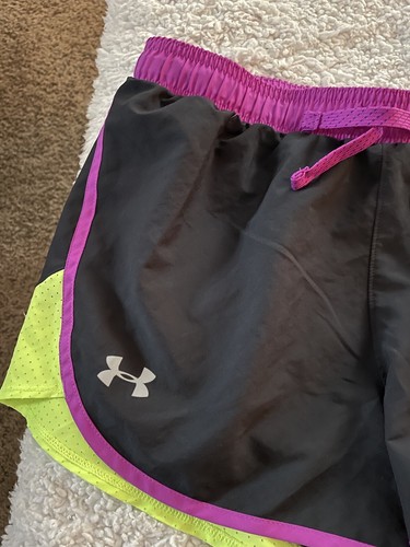 Under Armour girls sz. XL Black design sport shorts. Lightweight, cute - Picture 3 of 8