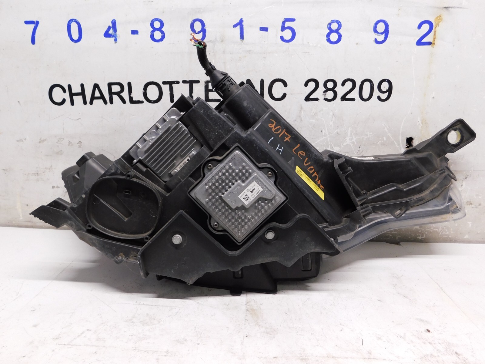 2017-2020 Maserati Levante Xenon HID LH Driver Side Headlight OEM 17-20