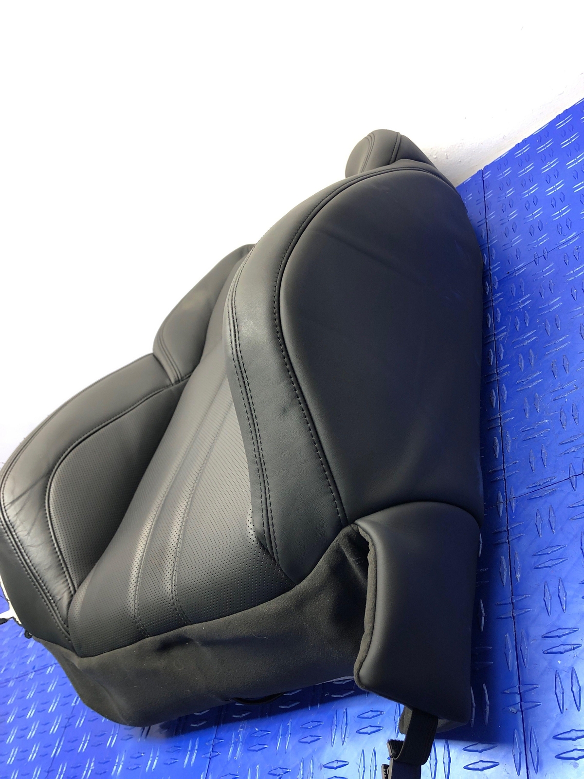 2013-2021 MASERATI QUATTROPORTE 156 FRONT RIGHT UPPER SEAT CUSHION *NEEDS REPAIR