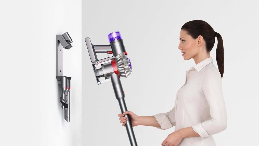 Dyson V8 Advanced + Car cleaning kit — image 3
