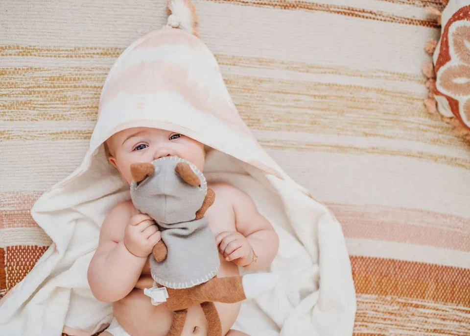 Toalla con Capucha - 100% Algodón y Tela de Terry, Rosa Tie-Dye, 30" x 30", Bebé con Capucha... Foto 3 de 4