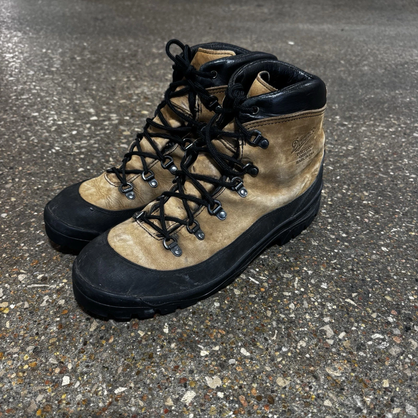Danner 43513X Combat Hiker Mountaineer Hiking Walking Boots USA Made Men's 14 R
Opens in a new windo