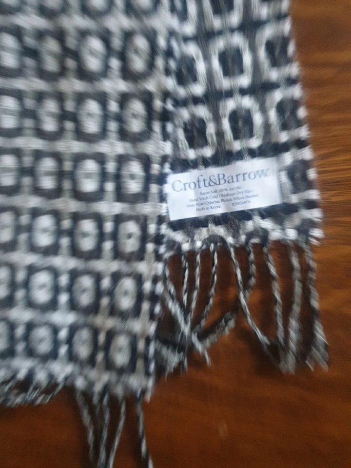 CROFT & BARROW | Negro/Blanco/Gris Geométrico con Flecos Suave Rectángulo Bufanda Foto 2 de 4