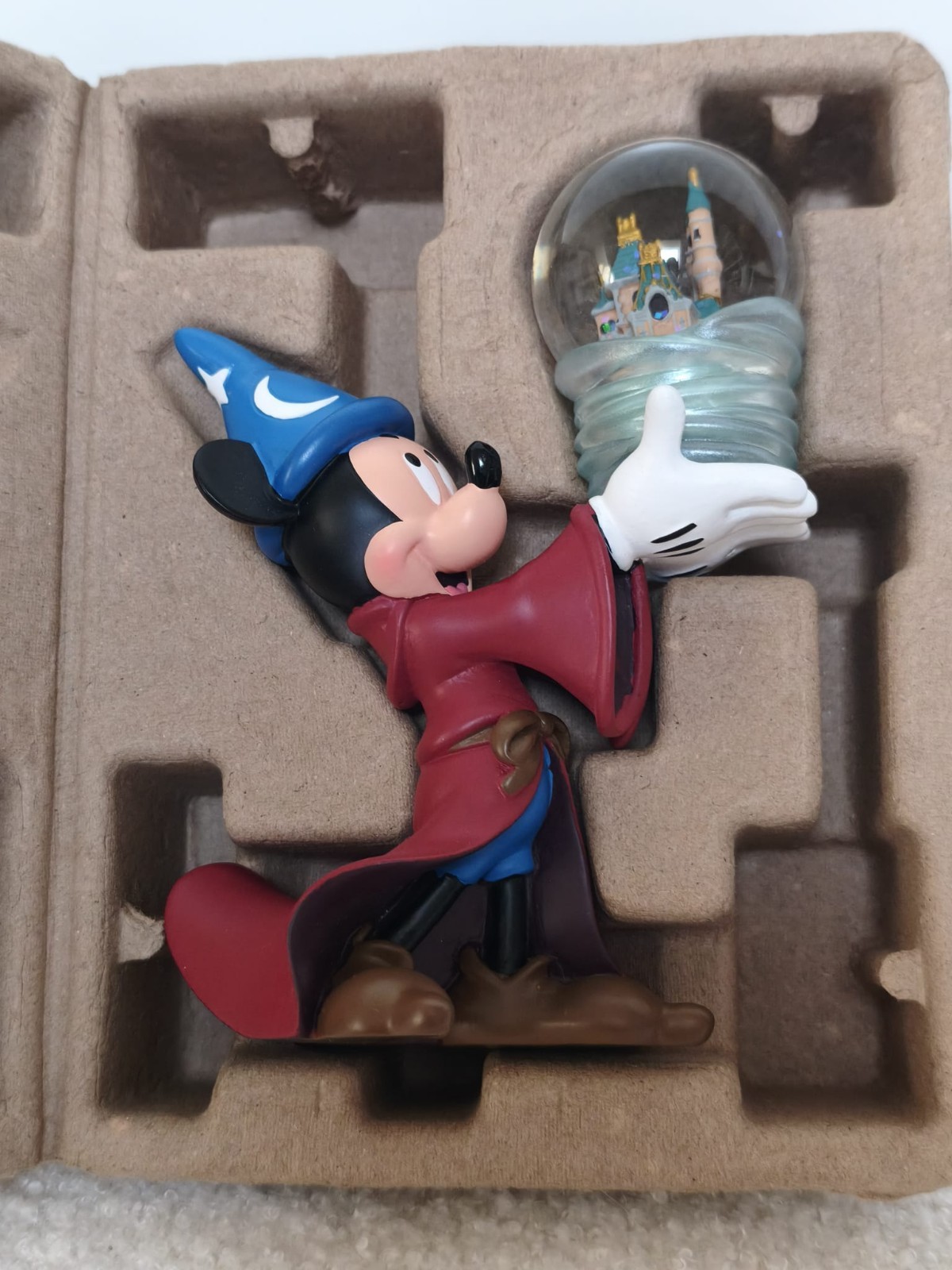 Figurine Mickey Apprenti Sorcier avec boule à neige magique pour décoration de chambre et salon