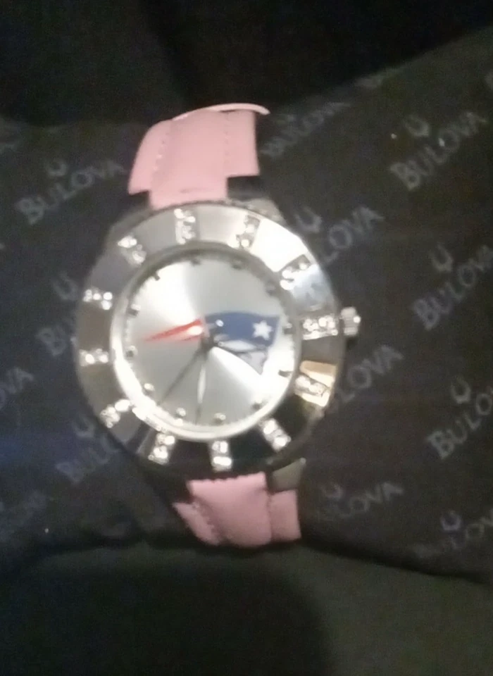BULOVA RELOJ MUJER NFL "NUEVA ENGLAND PATRIOTS" NUEVO en Caja, BATERÍA NUEVA Foto 2 de 4