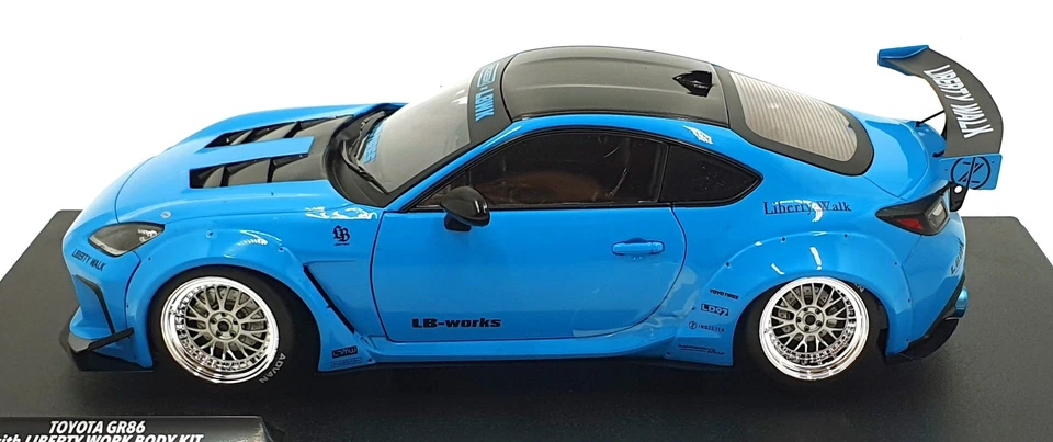 Solido 1/18 Scale Diecast S1813601 - 2024 Toyota GR86 w/LBW Kit - Baby Blue - Image 4 of 4