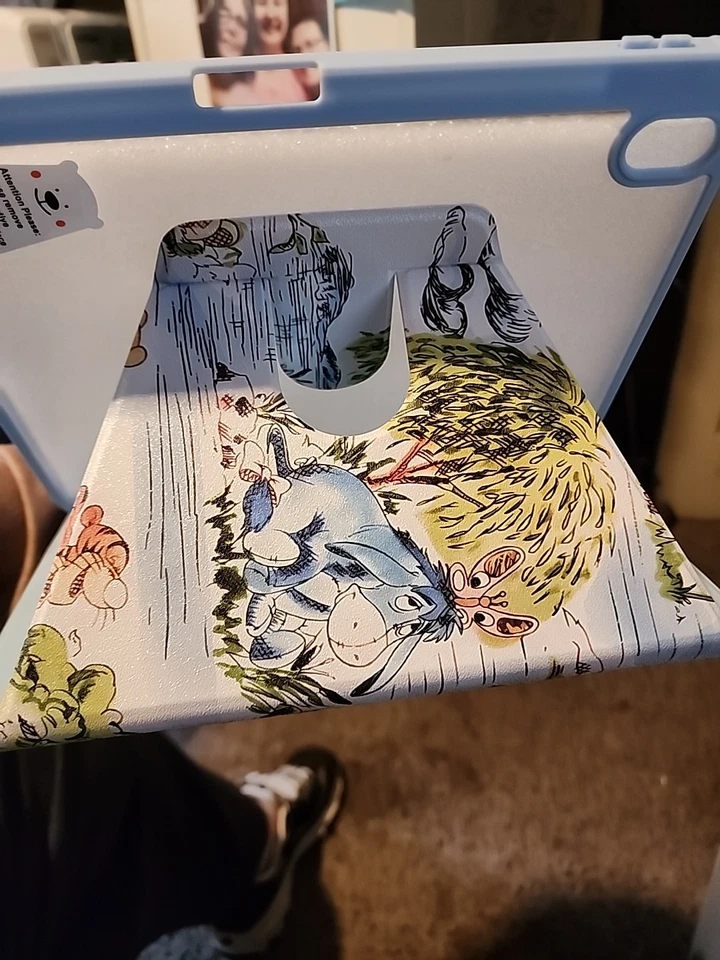 Capa iPad Boyue Rotate 10, 10.9 Winnie The Pooh Bear And Eyeore - Imagem 4 de 4