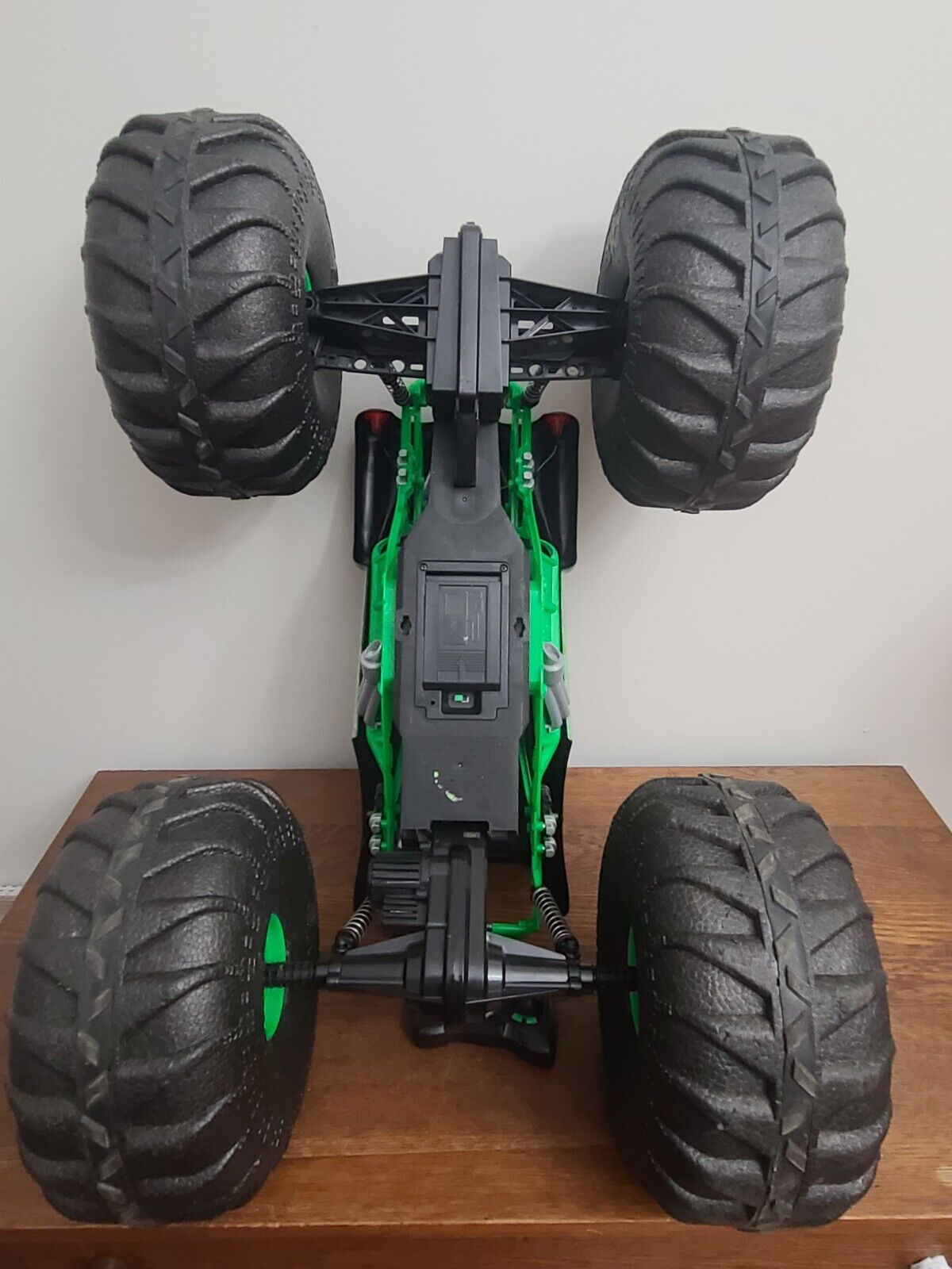  Monster Jam, Official Mega Grave Digger All-Terrain Remote Control  Monster Truck, Over 2 Ft. Tall, 1:6 Scale, Kids Toys for Boys and Girls  Ages 4-6+ : Sports & Outdoors