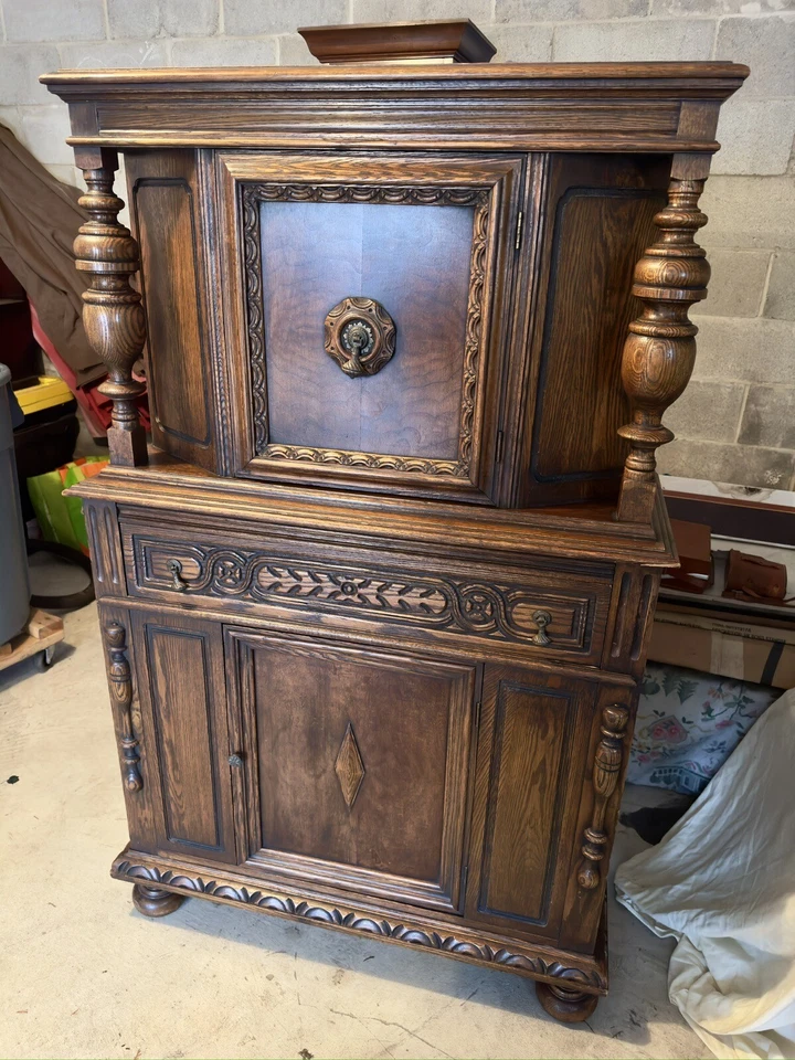 Дубовый шкаф для спиртных напитков испанского возрождения мебель Bernhardt 20 века - Изображение 2 из 4