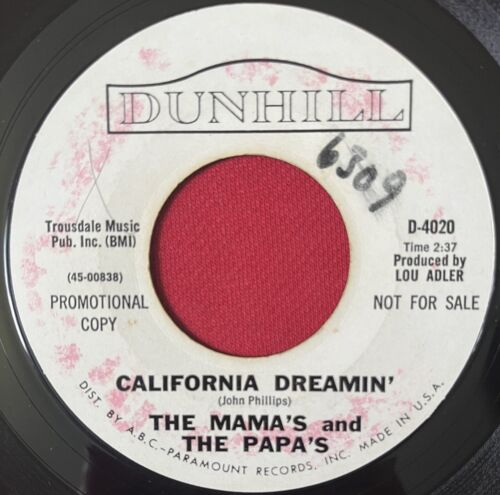 MAMAS AND PAPAS~CALIFORNIA DREAMIN (1965) RARE PROMO 45 ♫LISTEN VG+ DUNHILL 4020 - Picture 1 of 4