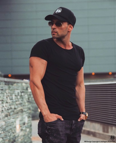 Mens Plain Black T-shirt Longline Style 