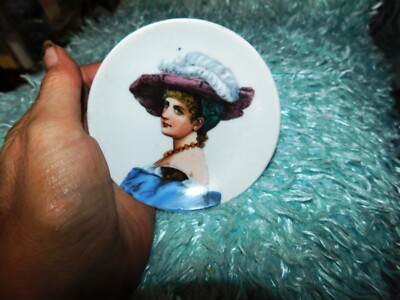 VINTAGE KLEINE HANDBEMALTE PORZELLANSCHALE SCHÖNE DAME IN FEDER FEDERHUT