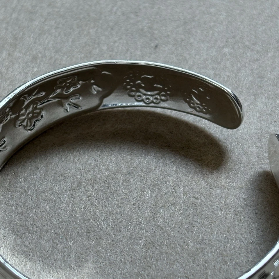 Brazalete Vintage Pájaro Flor Cerezo Plateado Flor Puño Cesta Grabada Foto 4 de 4