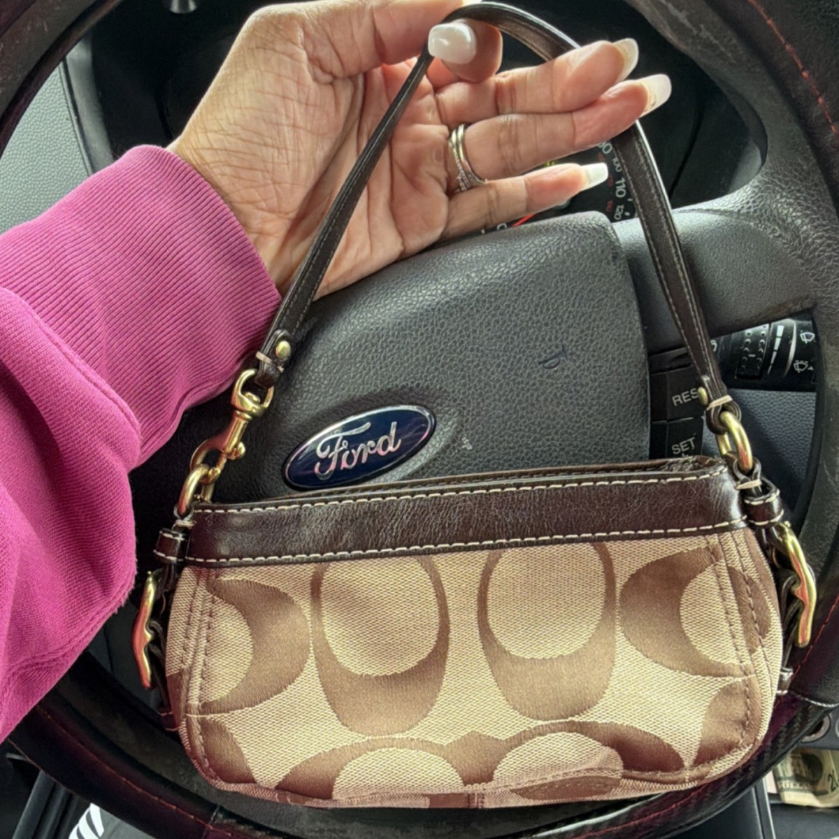 COACH　handbag　Tākoizu　y2k　Signature コーチ Vintage Y2K Coach Signature Mini Zoe bag in brown canvas with