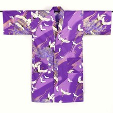 Happi Kranich violett, satiniert, 105 cm lang, japanischer Kurzkimono
