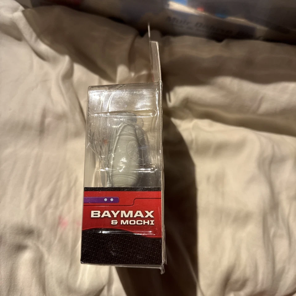 Figura Disney Big Hero 6 Six White BAYMAX & MOCHI 2015 Bandai 4" de alto Foto 3 de 4