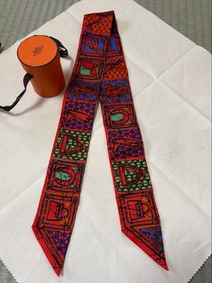 Gebrauchter HERMES Twilly Schal, 100% Seide, Orange Töne