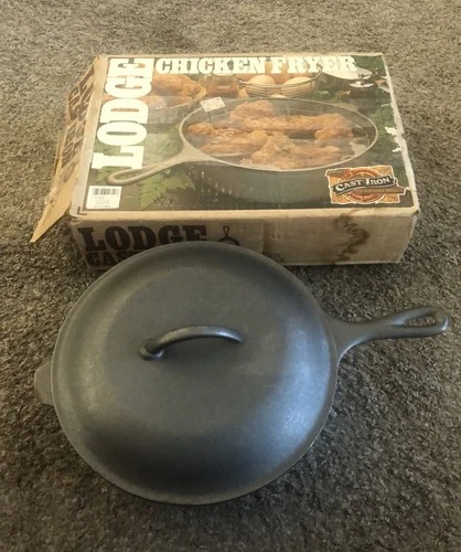 Vtg Lodge 60’s Chicken Fryer Cast Iron 3 Notch Heat Ring #8 W/Drip Lid & Box USA